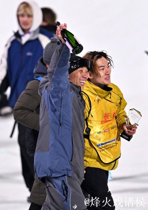 苏翊鸣夺得单板滑雪大跳台世界杯赛季冠军